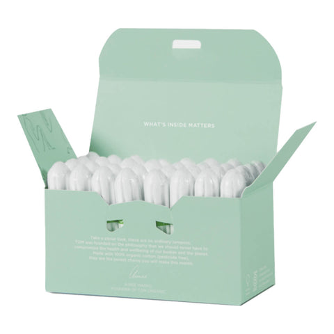 Open box of regular tampons designed for medium flows, showing the product inside. These tampons are biodegradable and hypoallergenic, offering a sustainable and gentle option for menstrual care.